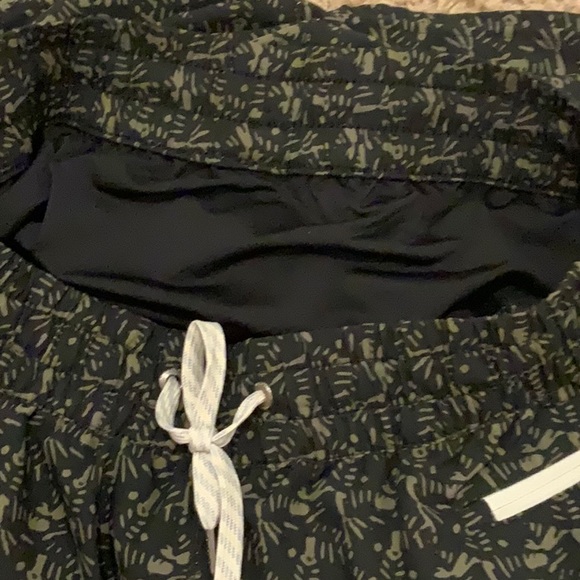 Vuori Clementine Printed Short - Picture 3 of 3